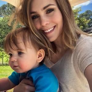 Meet your Posher, Caitlin